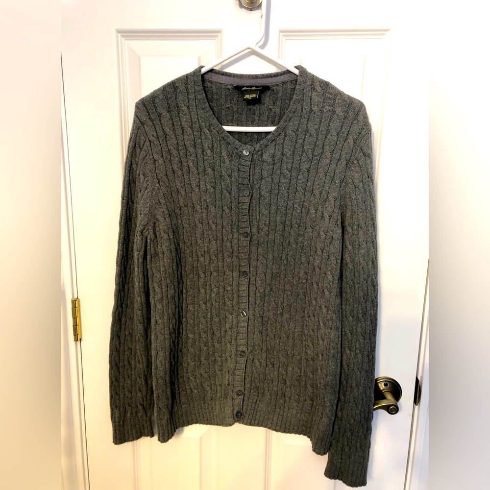 Eddie Bauer women’s classic cable knit cardigan. Gray. Size XL. 100% cotton